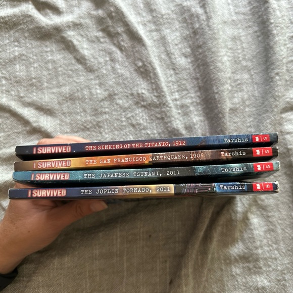 I survived books - Picture 2 of 2